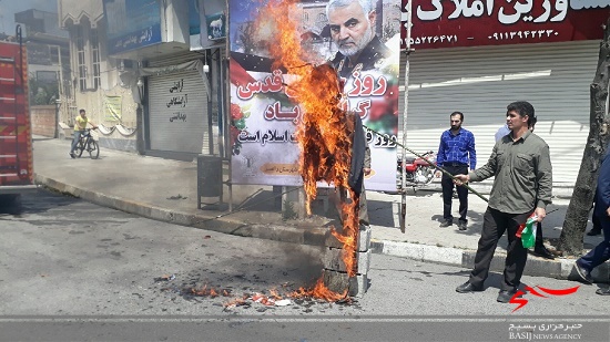 آتش زدن پرچم آمریکا و اسرائیل در مازندران + تصاویر