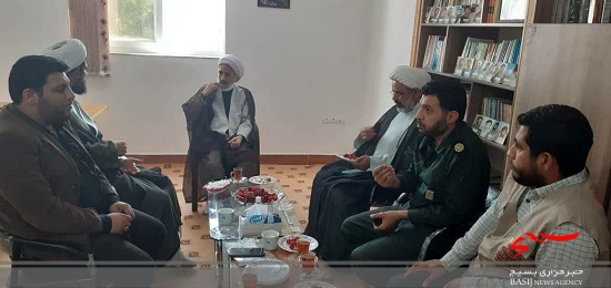 نشست مسئولین قرارگاه پیشرفت و آبادانی سپاه با آیت الله لائینی نشست مسئولین قرارگاه پیشرفت و آبادانی سپاه با آیت الله لائینی
