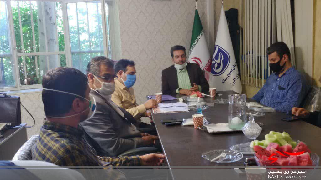 قلم اصحاب رسانه با عدم پیروی از احزاب مثمر ثمر خواهد بود