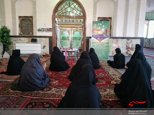 تجلیل از دختران بسیجی میانه ای به مناسبت دهه کرامت و روز دختر تجلیل از دختران بسیجی میانه ای به مناسبت دهه کرامت و روز دختر