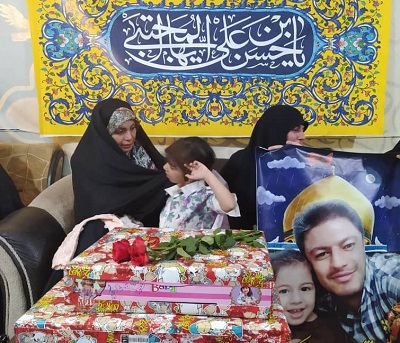 تکریم دختران شهید مدافع حرم طارمی و رضایی در روز دختر