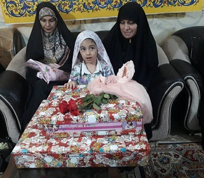 تکریم دختران شهید مدافع حرم طارمی و رضایی در روز دختر