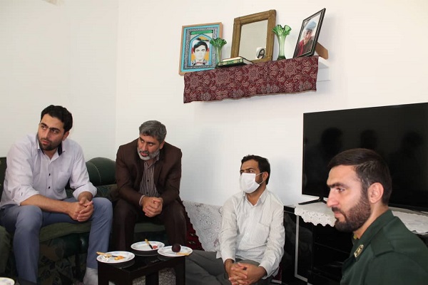دیدار با خانواده خبرنگار شهید حمیدرضا کشاورز مرآت