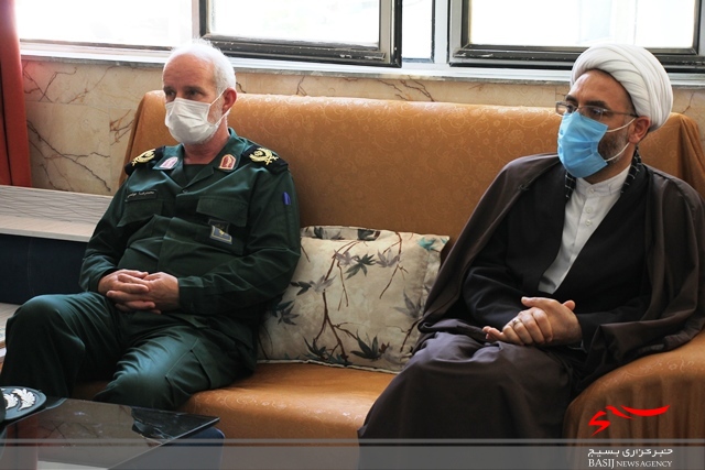 دیدار فرمانده ومسئول دفتر تیپ 36انصارالمهدی (عج)استان زنجان با خانواده شهید دیدار فرمانده ومسئول دفتر تیپ 36انصارالمهدی (عج)استان زنجان با خانواده شهید