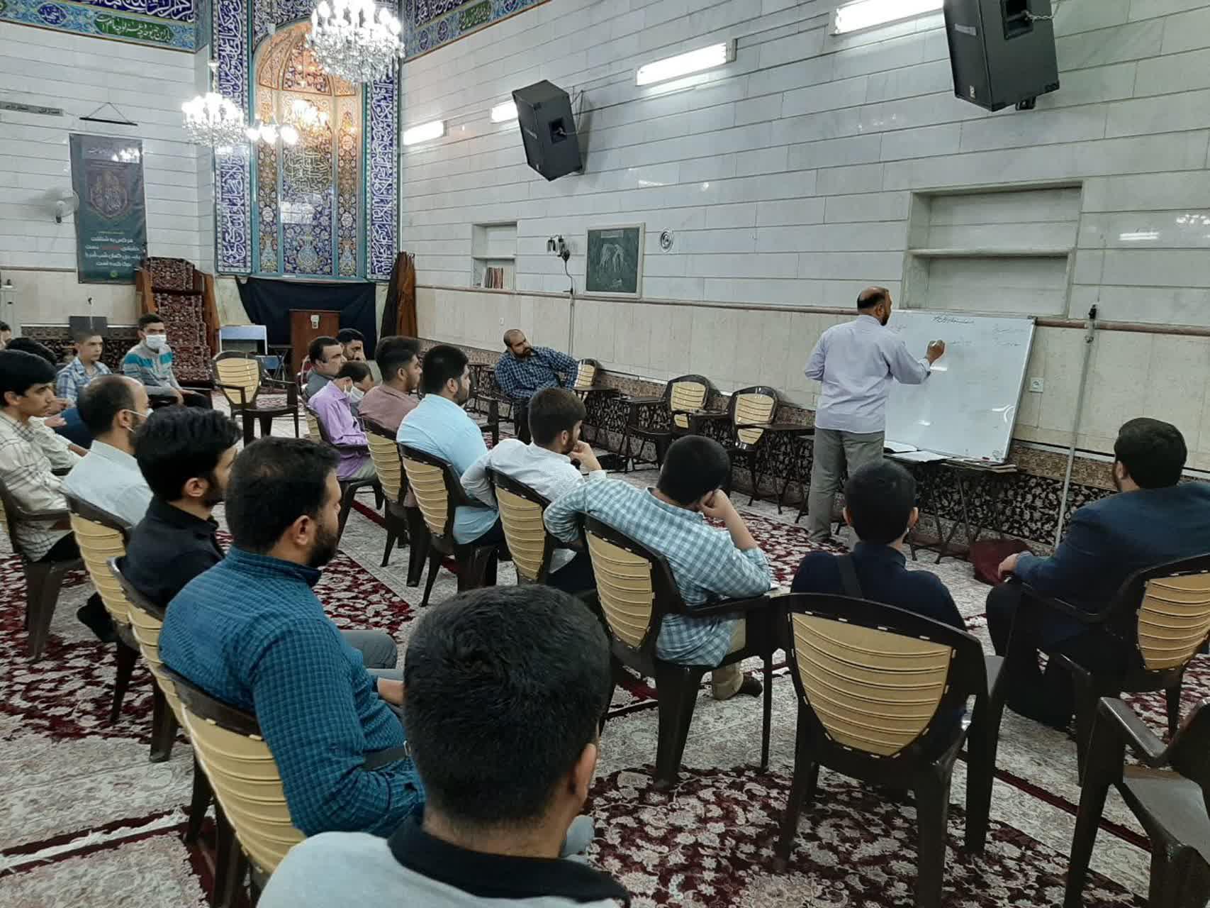 نشست بصیرتی در پایگاه شهید پورشه حوزه 355 امام حسن(ع) برگزار شد