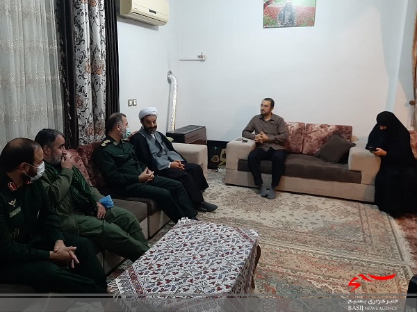 لحظه اعلام خبر بازگشت پیکر مطهر &laquo;شهید مدافع حرم محمود رادمهر&raquo; به خانواده اش + عکس
