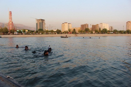 برگزاري رزمايش والفجر 8 در درياچه خليج فارس