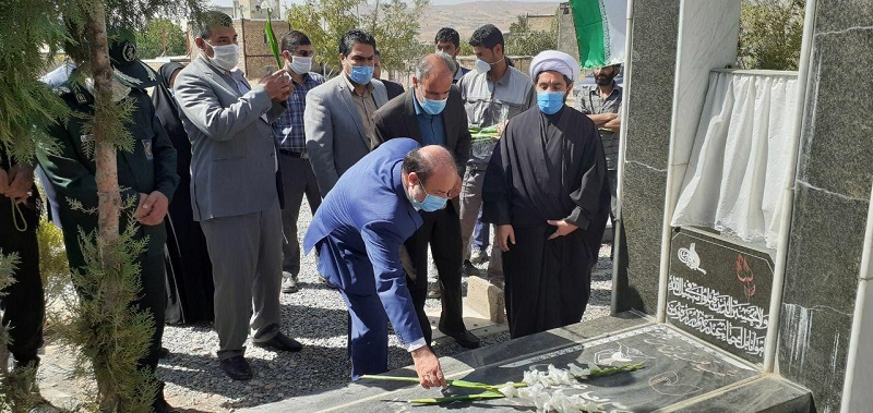 دیدار با امام جمعه هندودر و خانواده شهدا و گلباران قبور شهدای هندودر