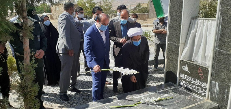 دیدار با امام جمعه هندودر و خانواده شهدا و گلباران قبور شهدای هندودر