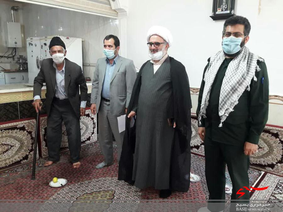دیدار و تجلیل از خانواده شهدا به مناسبت هفته دفاع مقدس در شهرستان اشتهارد