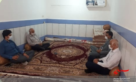 دیدار بخشدار مرکزی دیلم از خانواده شهید در روستای کنارکوه