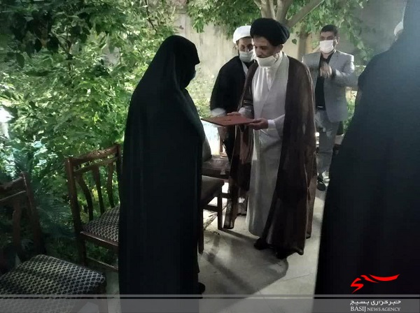 دیدار اساتید بسیجی قم با خانواده شهید «حسن عرب»