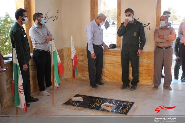 تجلیل از خانواده دو تن از شهیدان والا مقام دانش آموز در دلوار