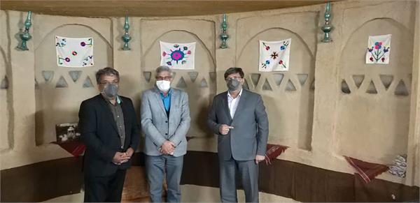 خوشنویسی، بهعنوان هنر ایرانی، از جایگاه والایی برخورداراست خوشنویسی، بهعنوان هنر ایرانی، از جایگاه والایی برخورداراست