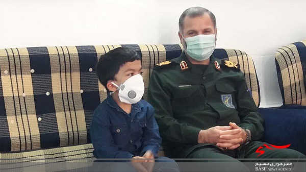 دیدار فرمانده سپاه کربلا با خانواده شهیدعمادی