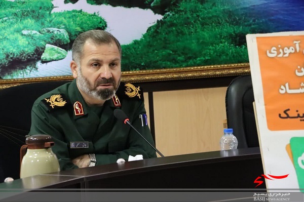 سیستم نظام آموزشی تربیت انقلابی دانش آموزان را در دستور کار خود قرار دهد