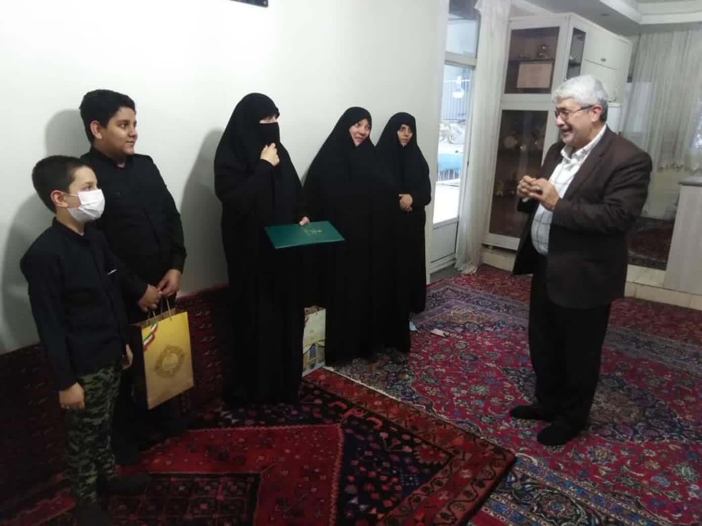 دیدار معاون قضایی دادستان کشور و فرمانده بسیج قوه قضائیه و وزارت دادگستری با خانواده معزز شهید محمد محمدی دیدار معاون قضایی دادستان کشور و فرمانده بسیج قوه قضائیه و وزارت دادگستری با خانواده معزز شهید محمد محمدی