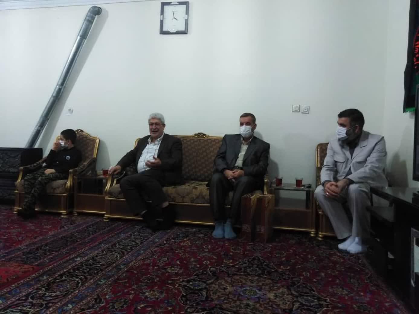 دیدار معاون قضایی دادستان کشور و فرمانده بسیج قوه قضائیه و وزارت دادگستری با خانواده معزز شهید محمد محمدی دیدار معاون قضایی دادستان کشور و فرمانده بسیج قوه قضائیه و وزارت دادگستری با خانواده معزز شهید محمد محمدی