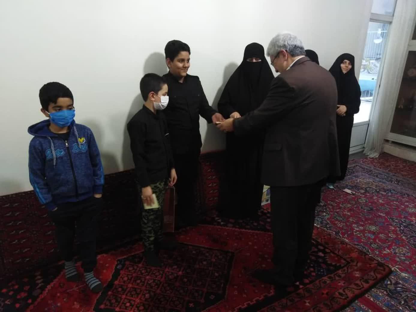 دیدار معاون قضایی دادستان کشور و فرمانده بسیج قوه قضائیه و وزارت دادگستری با خانواده معزز شهید محمد محمدی دیدار معاون قضایی دادستان کشور و فرمانده بسیج قوه قضائیه و وزارت دادگستری با خانواده معزز شهید محمد محمدی