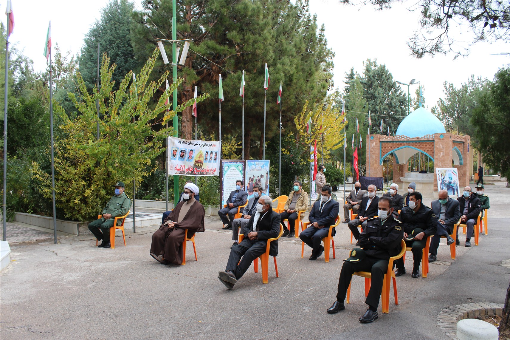 گلباران گلزار شهدا شاهرود در هفته بسیج گلباران گلزار شهدا شاهرود در هفته بسیج