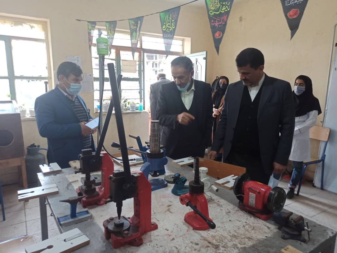 نشان ذوالفقار سردار سلیمانی اثر هنرمند صنایع‌دستی یاسوجی رونمایی می‌شود