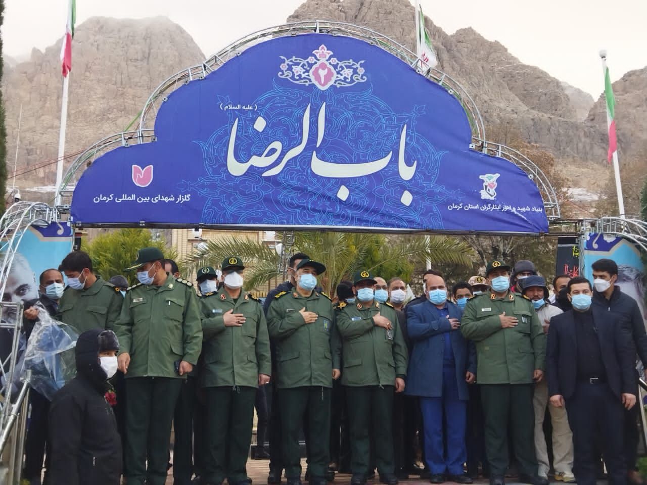 ادای احترام سردار سلامی به مقام شامخ شهید سلیمانی