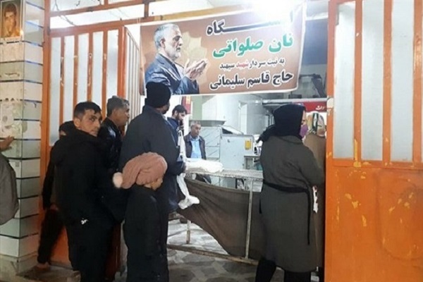 نذر سردار| پخت و توزیع نان صلواتی در ۲۰ منطقه استان فارس به نیت شهید حاج قاسم سلیمانی/ تصاویر