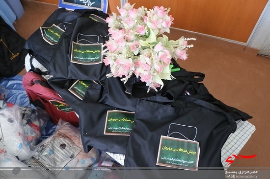 اجرای رزمایش &laquo;به نیابت از حاج قاسم&raquo; با توزیع ۱۷۰ بسته لوازم التحریر بین دانش آموزان نیازمند