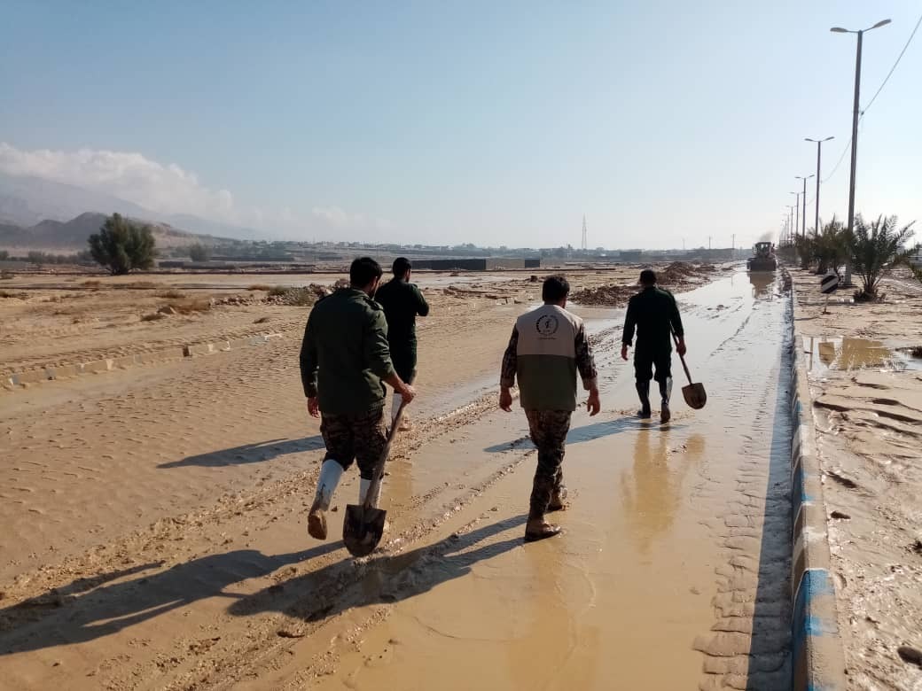 خدمات رسانی ۸۰ گروه جهادی به ۲۲۰۰ خانواده سیل زده جنوب فارس