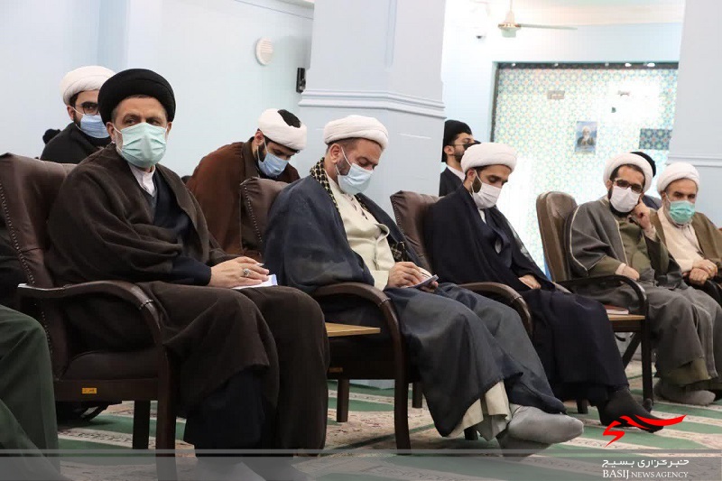 باید بی کفایتی عناصر خودفروخته داخلی را در بروز مشکلات برای مردم تبیین کرد