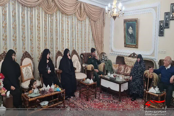 دیدار مسئولان سپاه تبریز با مادر شهدا