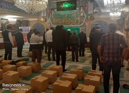 تهیه و توزیع ۳۰۰ کیسه آرد و تعدادی بسته ارزاق روستاهای محروم هامون سیستان و بلوچستان