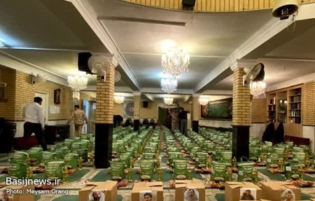 تهیه و توزیع ۳۰۰ کیسه آرد و تعدادی بسته ارزاق روستاهای محروم هامون سیستان و بلوچستان