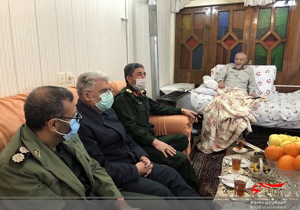 هدف از دیدار با خانواده شهدا و ایثارگران بزرگداشت یاد شهدا است