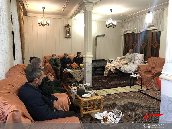 هدف از دیدار با خانواده شهدا و ایثارگران بزرگداشت یاد شهدا است