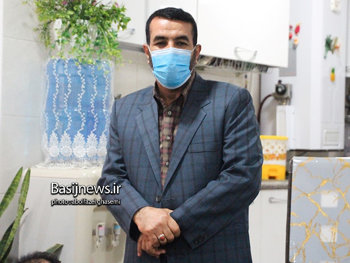 دیدار مسئولان شهرستان دشتستان با خانواده شهیدان عباس سلیمی فرد و مشایخ به مناسبت دهه فجر