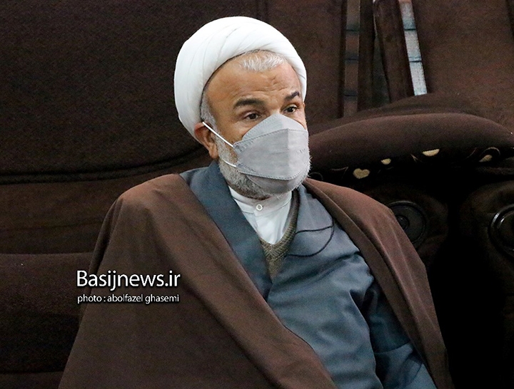 دیدار مسئولان شهرستان دشتستان با خانواده شهیدان عباس سلیمی فرد و مشایخ به مناسبت دهه فجر