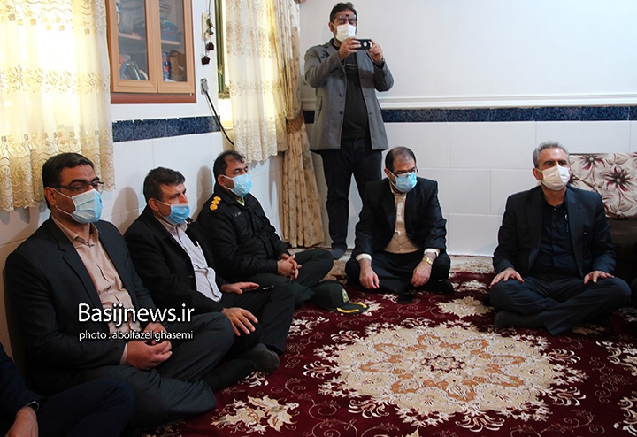 دیدار مسئولان شهرستان دشتستان با خانواده شهیدان عباس سلیمی فرد و مشایخ به مناسبت دهه فجر