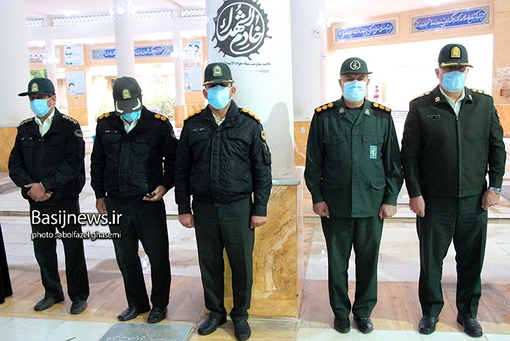 تجدید میثاق مسئولان شهرستان دشتستان با شهدا در اولین روز ایام دهه فجر