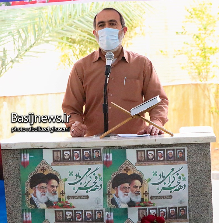 تجدید میثاق مسئولان شهرستان دشتستان با شهدا در اولین روز ایام دهه فجر