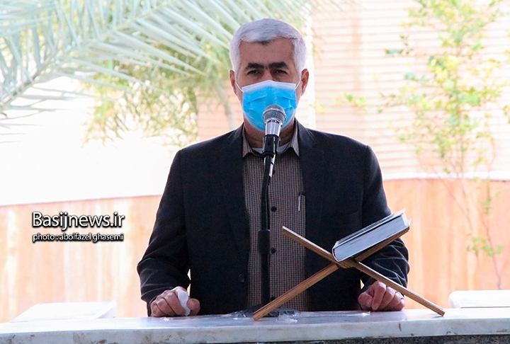 تجدید میثاق مسئولان شهرستان دشتستان با شهدا در اولین روز ایام دهه فجر