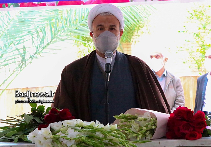 تجدید میثاق مسئولان شهرستان دشتستان با شهدا در اولین روز ایام دهه فجر