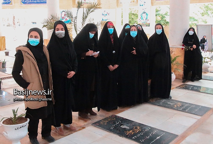 تجدید میثاق مسئولان شهرستان دشتستان با شهدا در اولین روز ایام دهه فجر