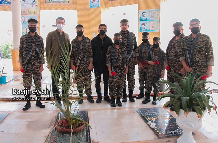 تجدید میثاق مسئولان شهرستان دشتستان با شهدا در اولین روز ایام دهه فجر