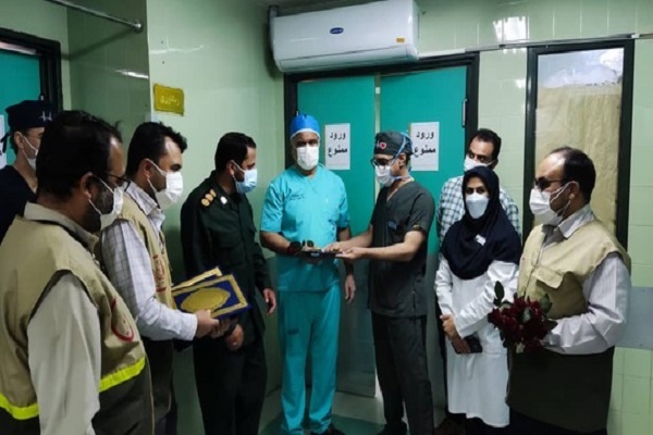 از پزشکان و کادر درمان گروه جهادی سفیران سلامت جهرم تقدیر شد