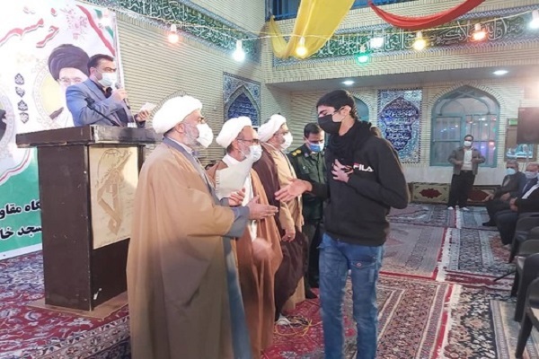 جشن انقلاب در مسجد خاتم الانبیاء (ص) شهرستان کازرون برگزار شد