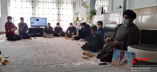 اعضای گردان دوم امام حسین (ع) لشکر ۱۷ با خانواده شهید سراجی دیدار کردند
