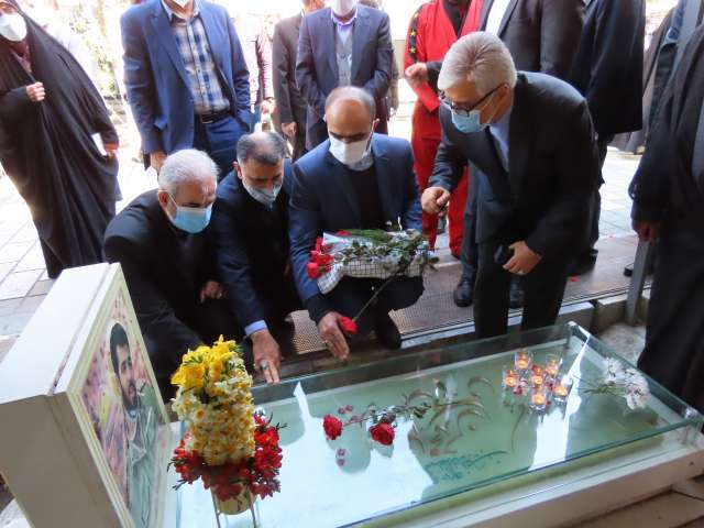 عطر افشانی گلزار شهدا با حضور مسئولان جامعه ورزش کشور عطر افشانی گلزار شهدا با حضور مسئولان جامعه ورزش کشور