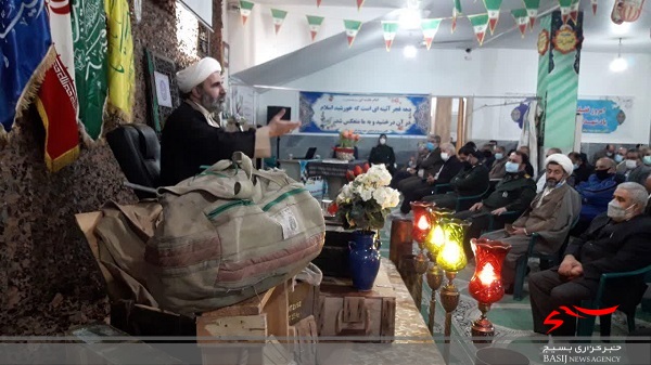 مراسم بزرگداشت شهدای انقلاب و دفاع مقدس با حضور فرهنگیان بسیجی ناحیه ۳ قم