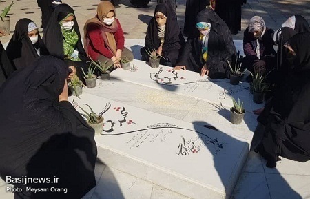 اردوی علمی باغ موزه نگارستان، کاشت نهال و غبار روبی مزار شهدا در دهه فجر